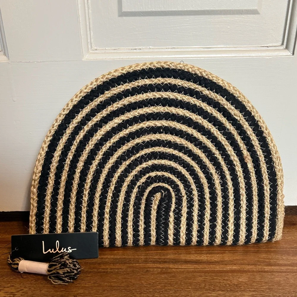 NWT Lulus Woven Straw Clutch Black & Natural Semi-Circle - Picture 1 of 6